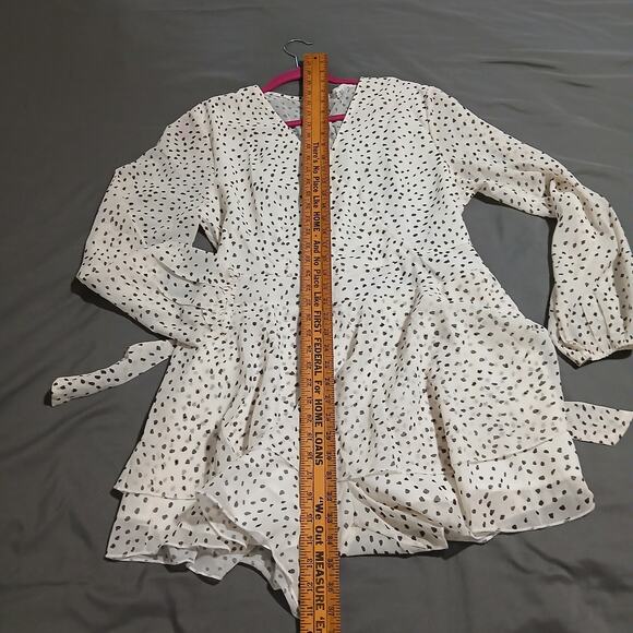 Fashion Collection XL NWOT Shorts Romper lined long-sleeved v-neck white w/black - Picture 14 of 16